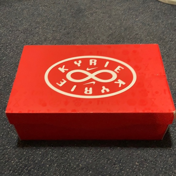 KYRIE INFINITY - Picture 1 of 13